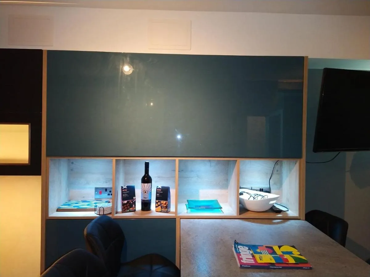 Lovely 2 Bedroom B-Listed Converted Whisky Bond Edinburgh Apartment