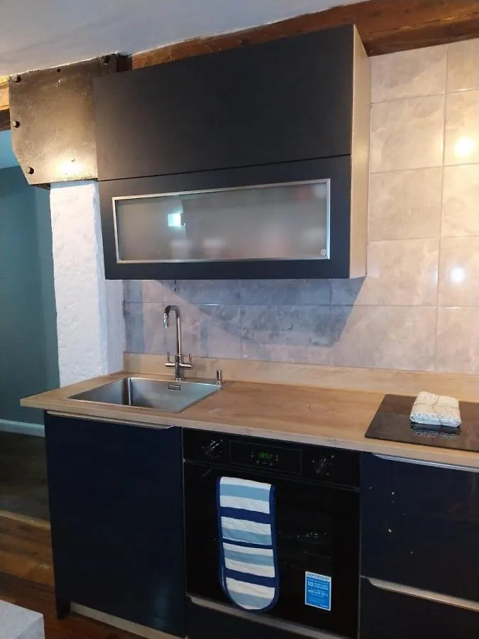 Lovely 2 Bedroom B-Listed Converted Whisky Bond Edinburgh 0*,
