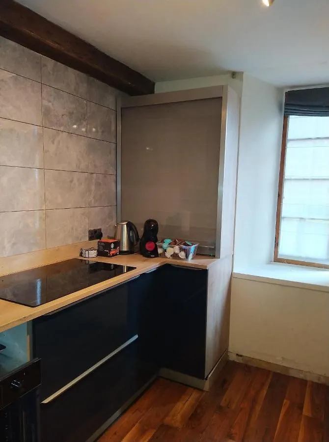 Lovely 2 Bedroom B-Listed Converted Whisky Bond Edinburgh