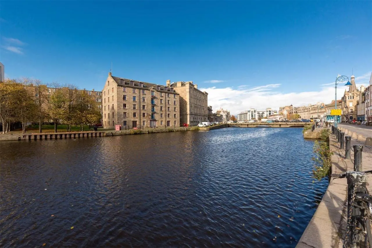Lovely 2 Bedroom B-Listed Converted Whisky Bond Edinburgh 0*,  United Kingdom