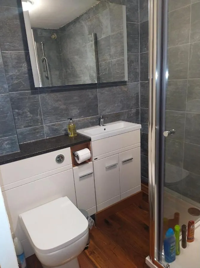 Lovely 2 Bedroom B-Listed Converted Whisky Bond Edinburgh Apartment