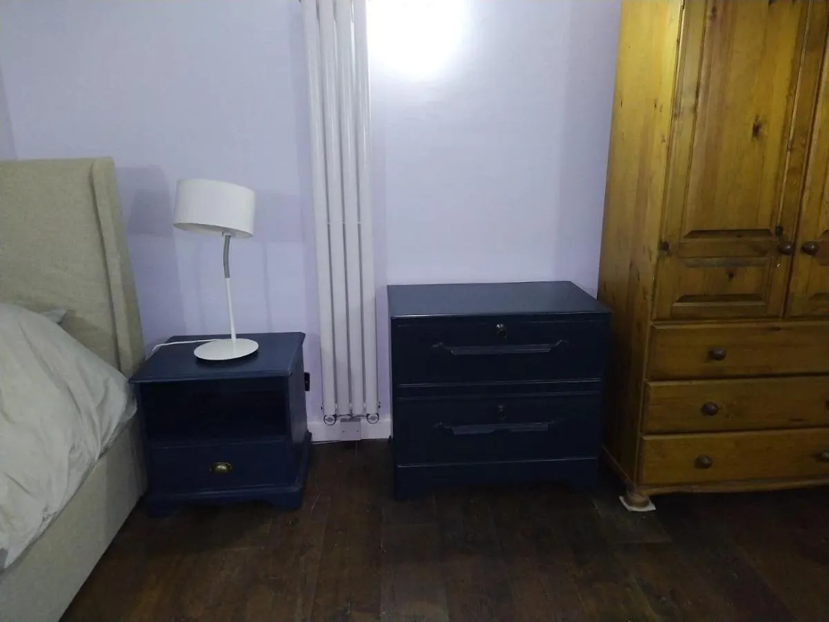 Lovely 2 Bedroom B-Listed Converted Whisky Bond 에든버러 아파트